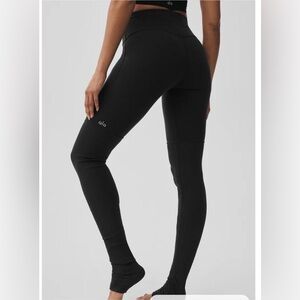 Alo Black goddess Leggings size medium amazing condition